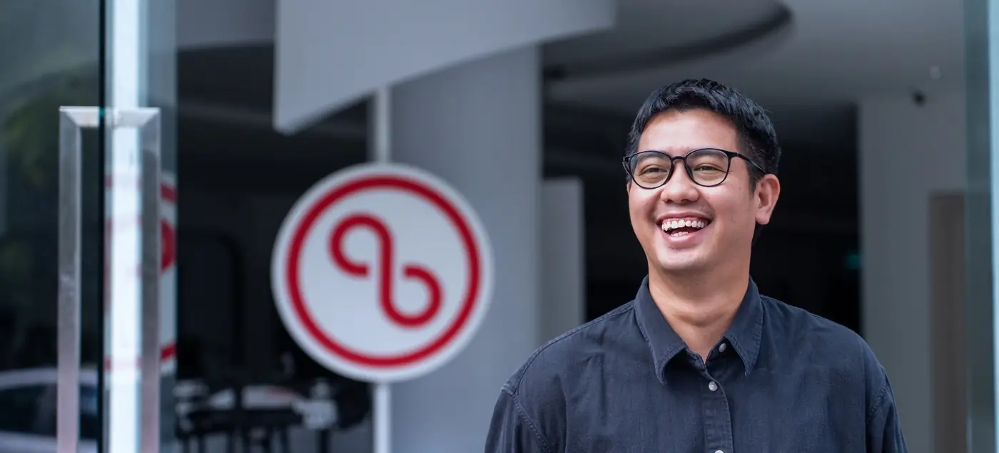 Smiling Aonic team member outside the Aonic office