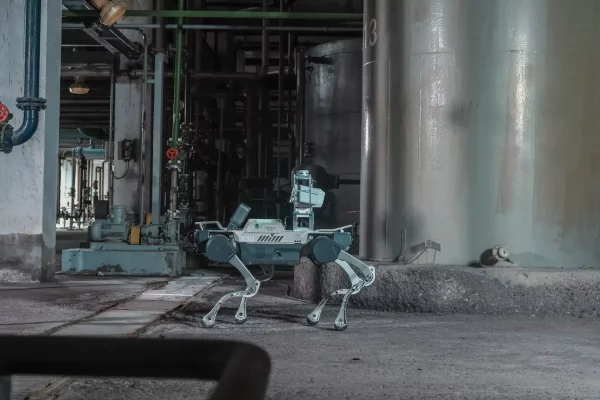 Robot bốn chân tự hành tuần tra an ninh siêu thị, nhà máy, khu công nghiệp